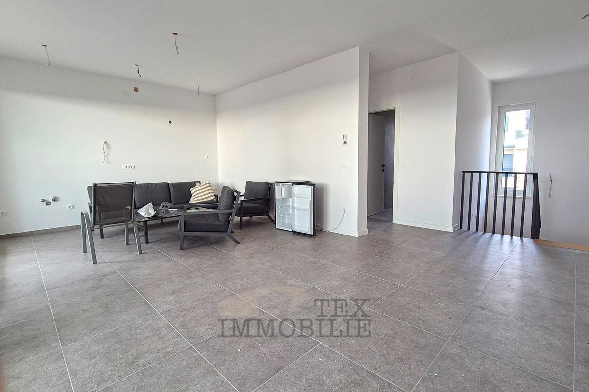 Novogradnja, dvoetažno stanovanje s pogledom na morje -124,82 m2