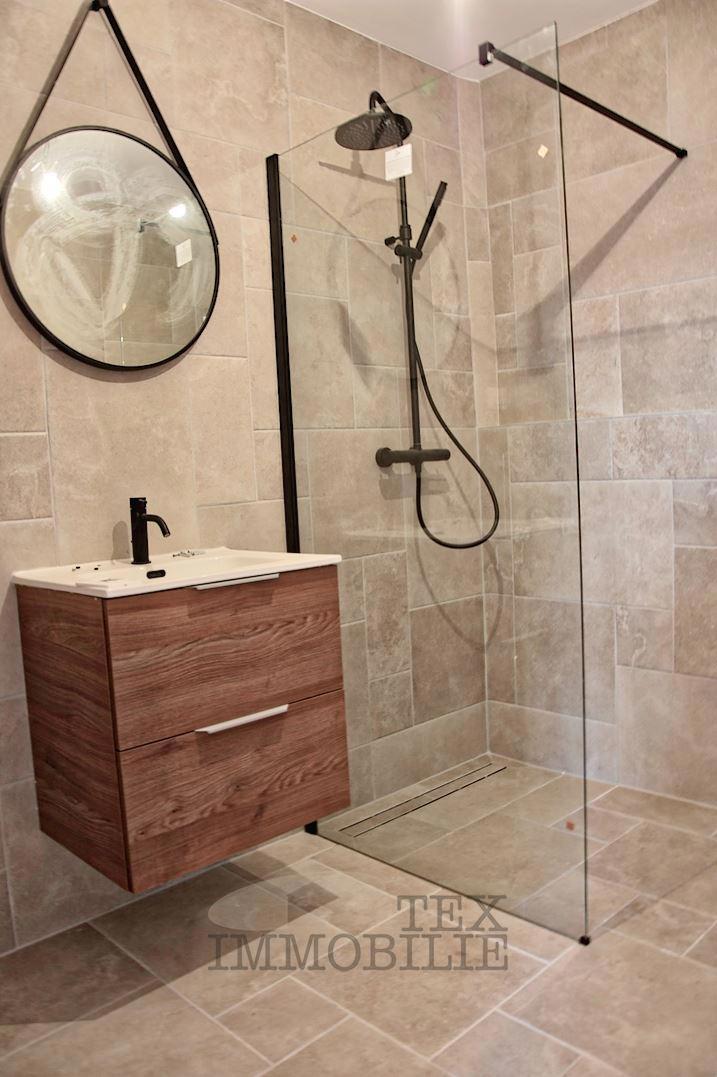Kamnita vrstna hiša z dvema spalnicama, 65.50 m2