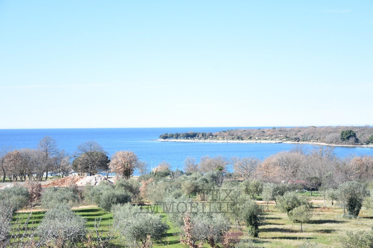 Poreč, hiša na odlični lokaciji s 14 stanovanjskimi enotami