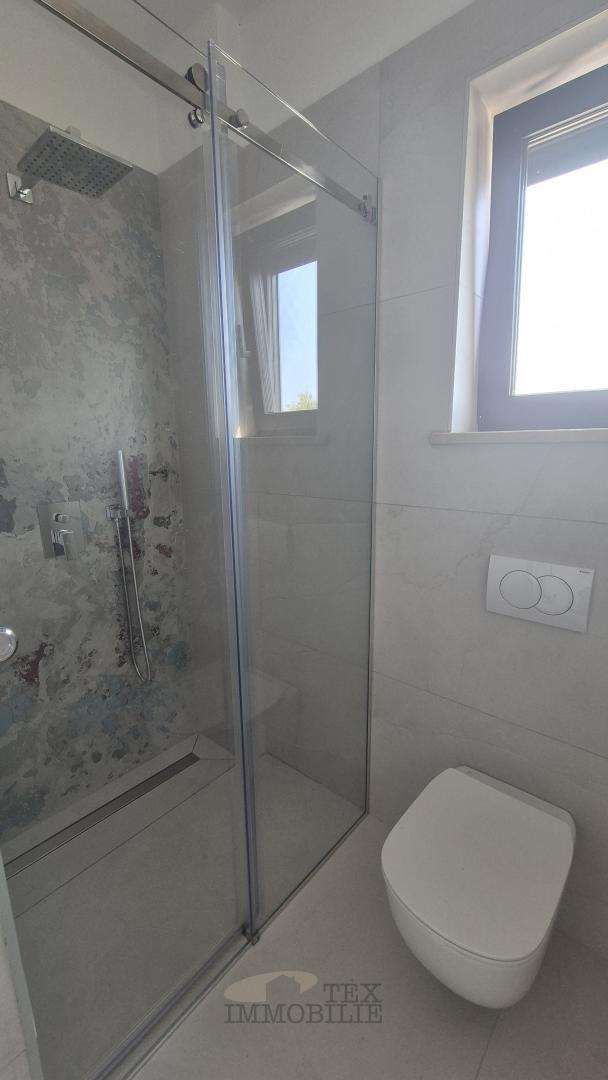 Poreč, veliko stanovanje z bazenom in pogledom na morje