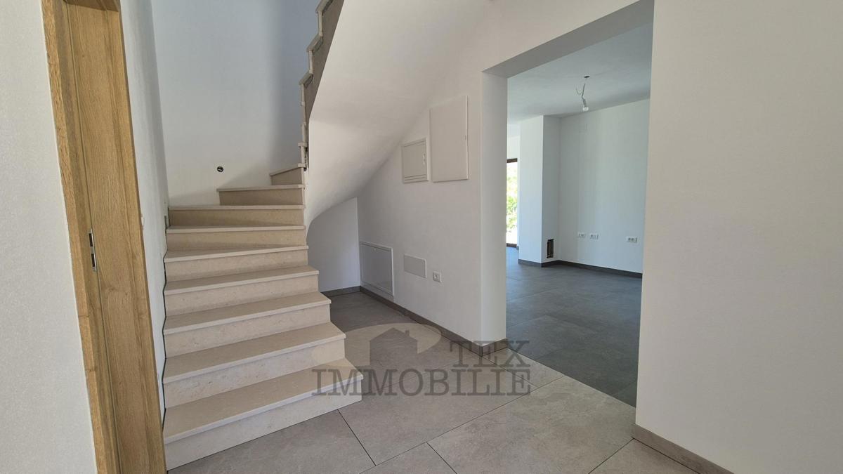 Moderna vila z bazenom v bližini Poreča 