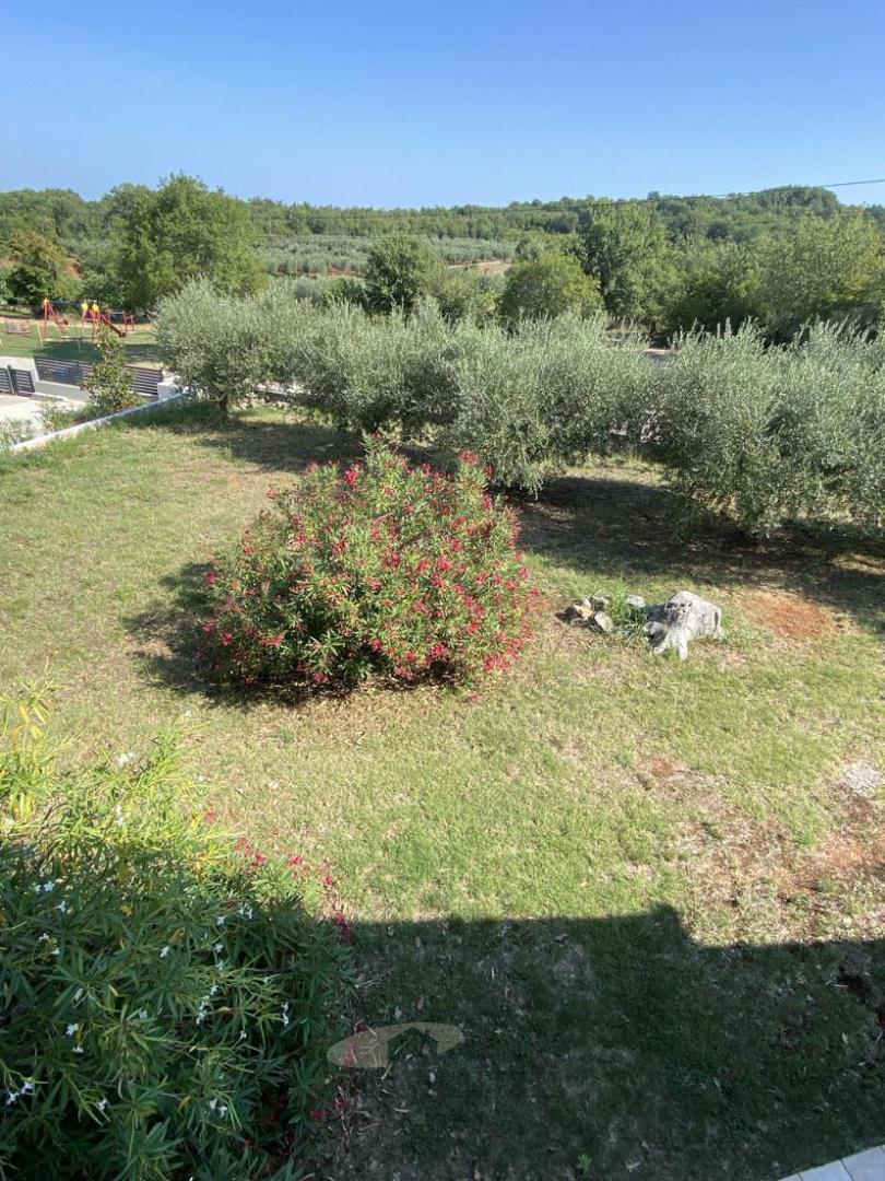 Samostojna Hiša z Bazenom in Pogledom na Morje – Parcela 2.582 m²