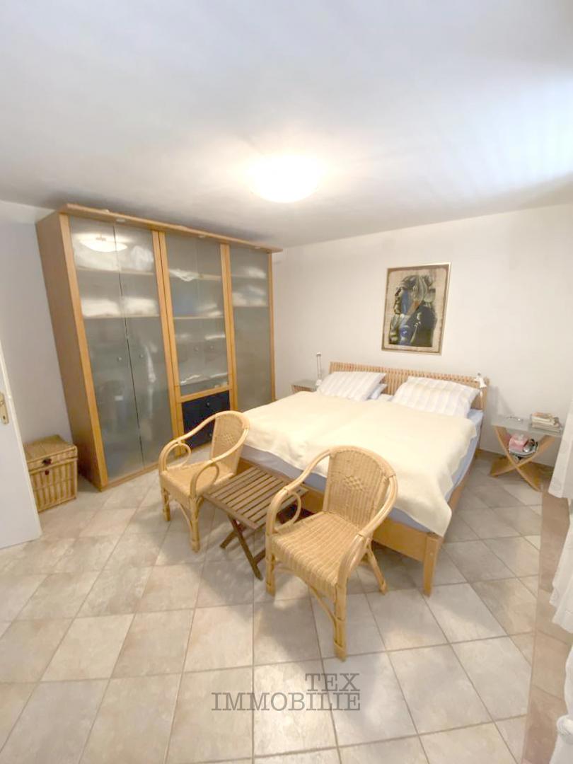 Samostojna Hiša z Bazenom in Pogledom na Morje – Parcela 2.582 m²