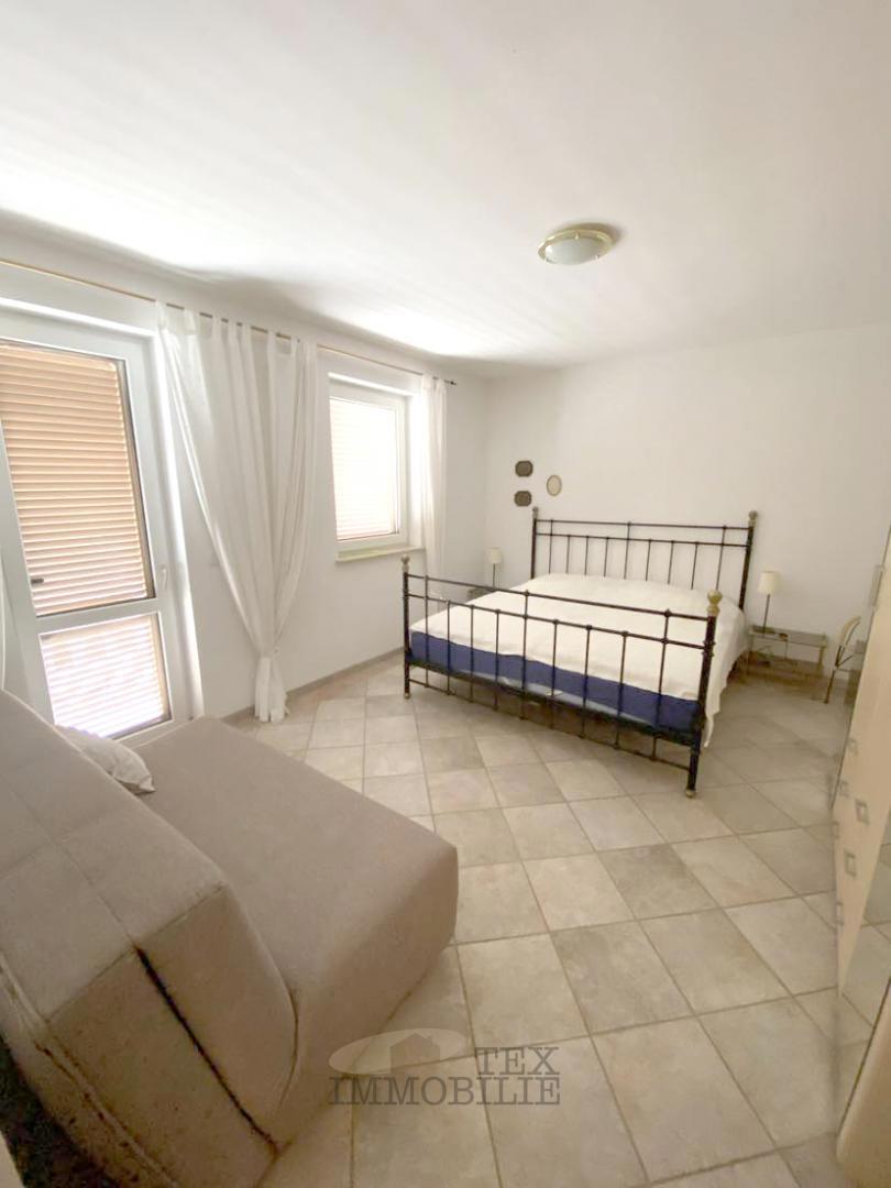 Samostojna Hiša z Bazenom in Pogledom na Morje – Parcela 2.582 m²