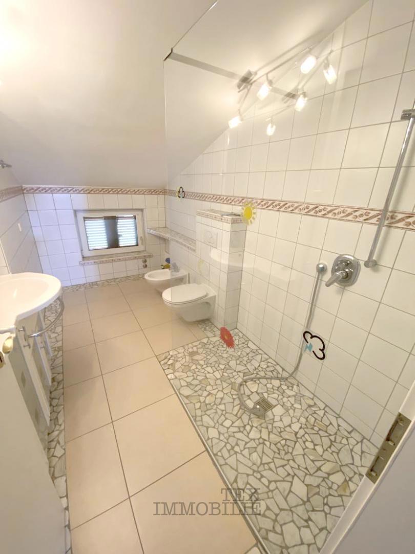 Samostojna Hiša z Bazenom in Pogledom na Morje – Parcela 2.582 m²