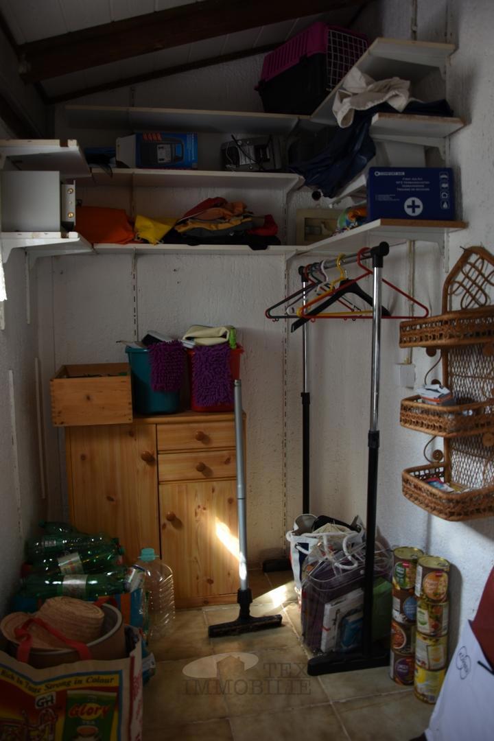 Družinska hiša z galerijo in kaminom, mirna lokacija