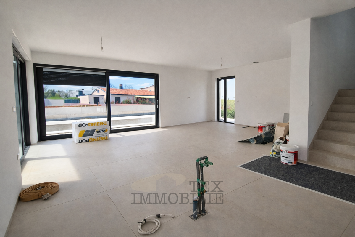 Lepa moderna vila z bazenom v Poreču 