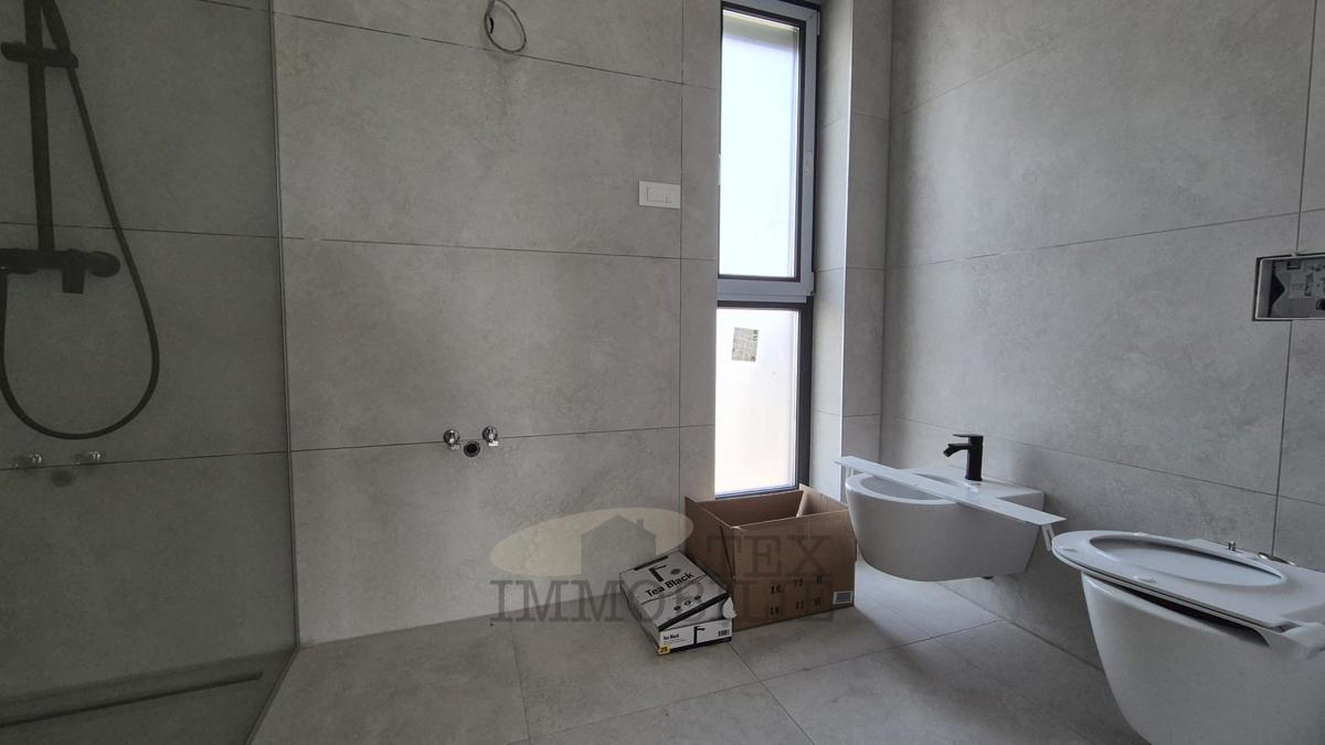 Lepa moderna vila z bazenom v Poreču 