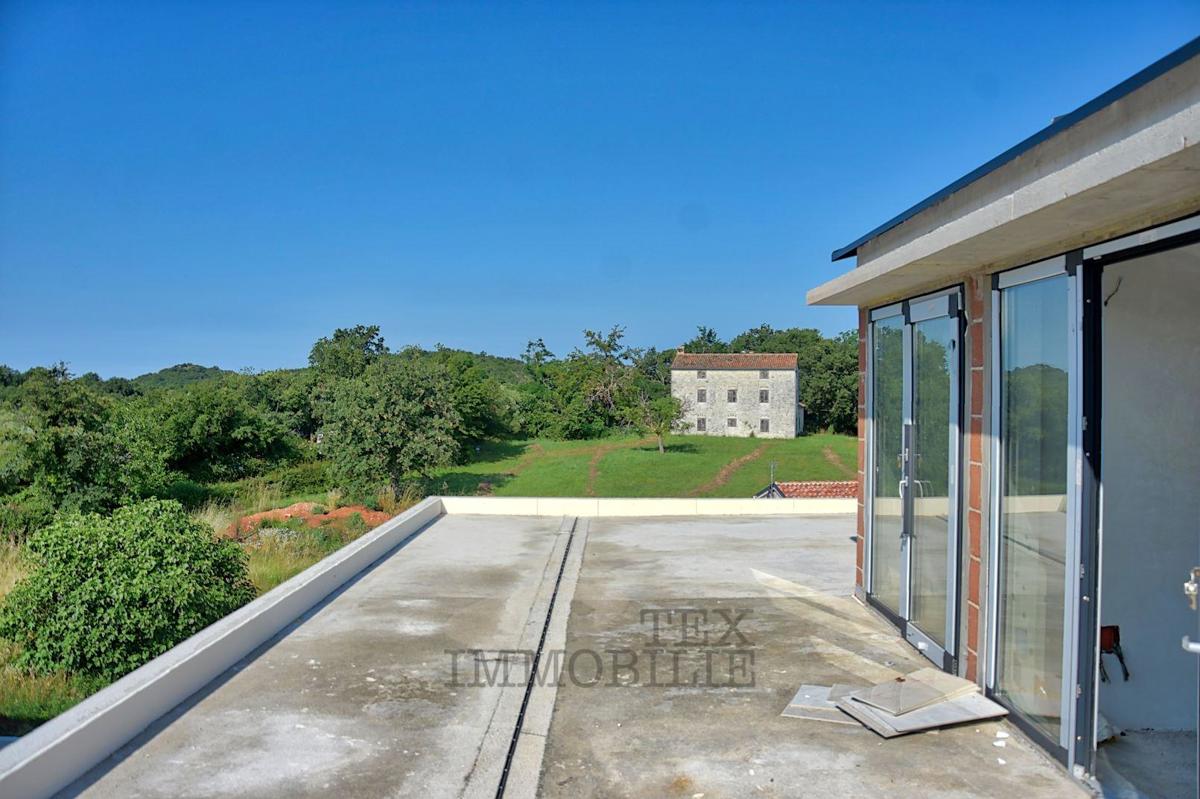Lepa moderna vila z bazenom v Poreču 