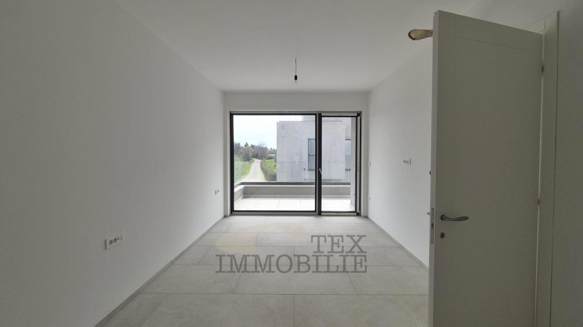 Lepa moderna vila z bazenom v Poreču 