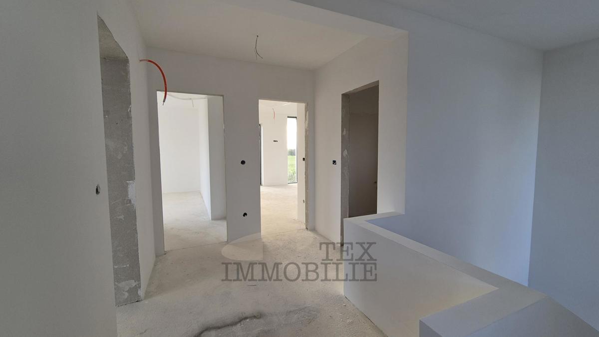 Hiša z bazenom v bližini Poreča, 167 m2