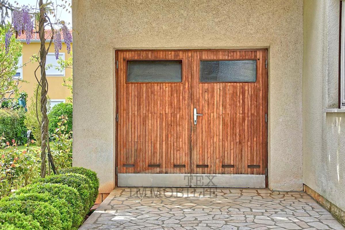 Prostorna Hiša z Velikim Zemljiščem – 400 m od Morja v Funtani