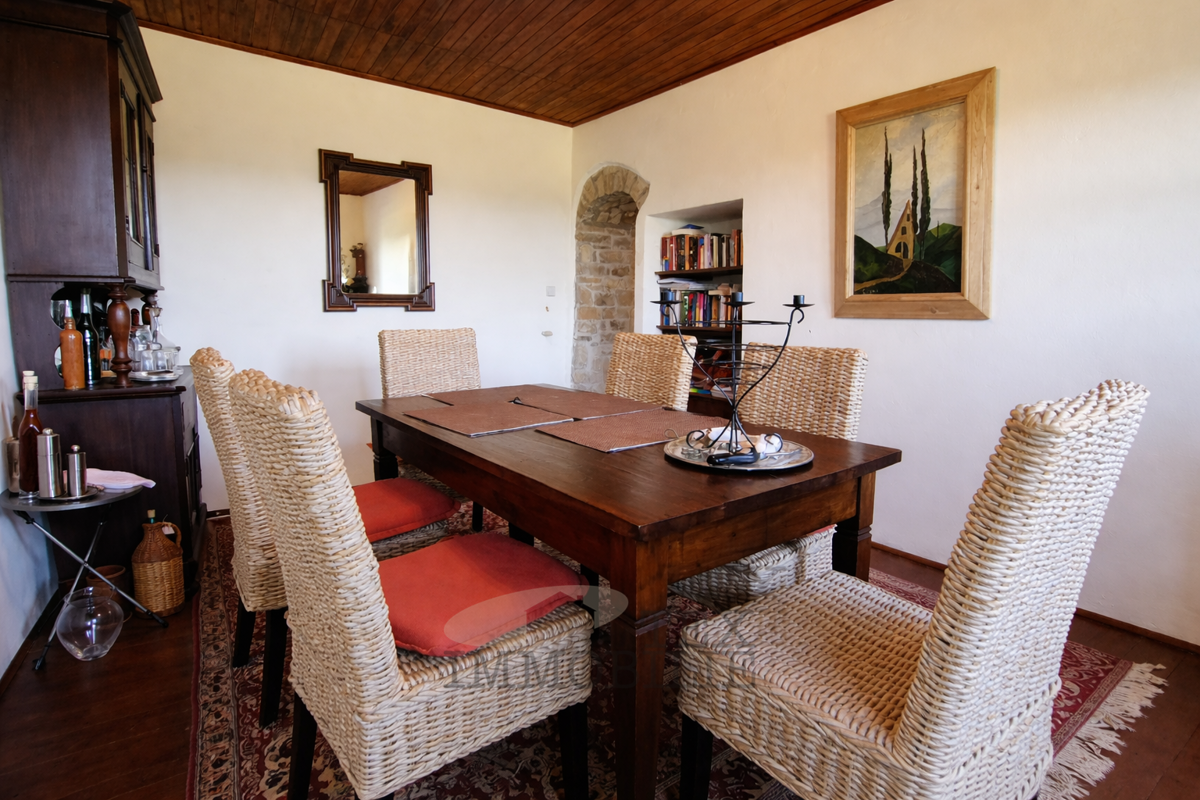 Motovun – Čudovita Kamnita Hiša s Teraso in Panoramskim Razgledom