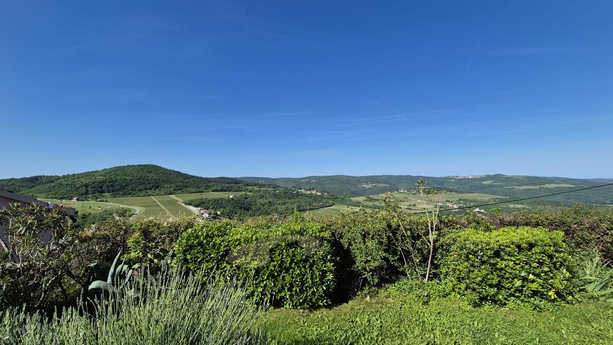 Motovun – Čudovita Kamnita Hiša s Teraso in Panoramskim Razgledom