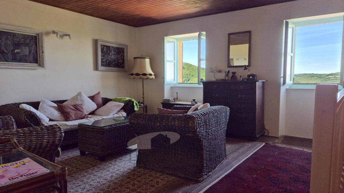 Motovun – Čudovita Kamnita Hiša s Teraso in Panoramskim Razgledom