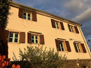 Motovun – Čudovita Kamnita Hiša s Teraso in Panoramskim Razgledom