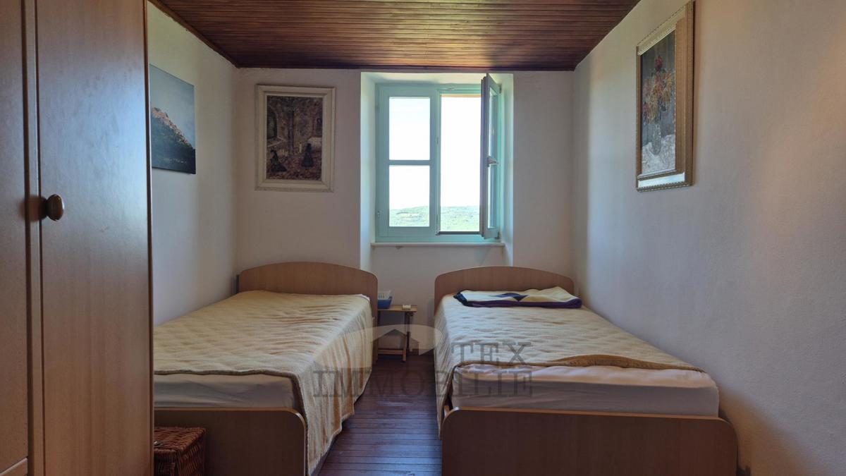 Motovun – Čudovita Kamnita Hiša s Teraso in Panoramskim Razgledom