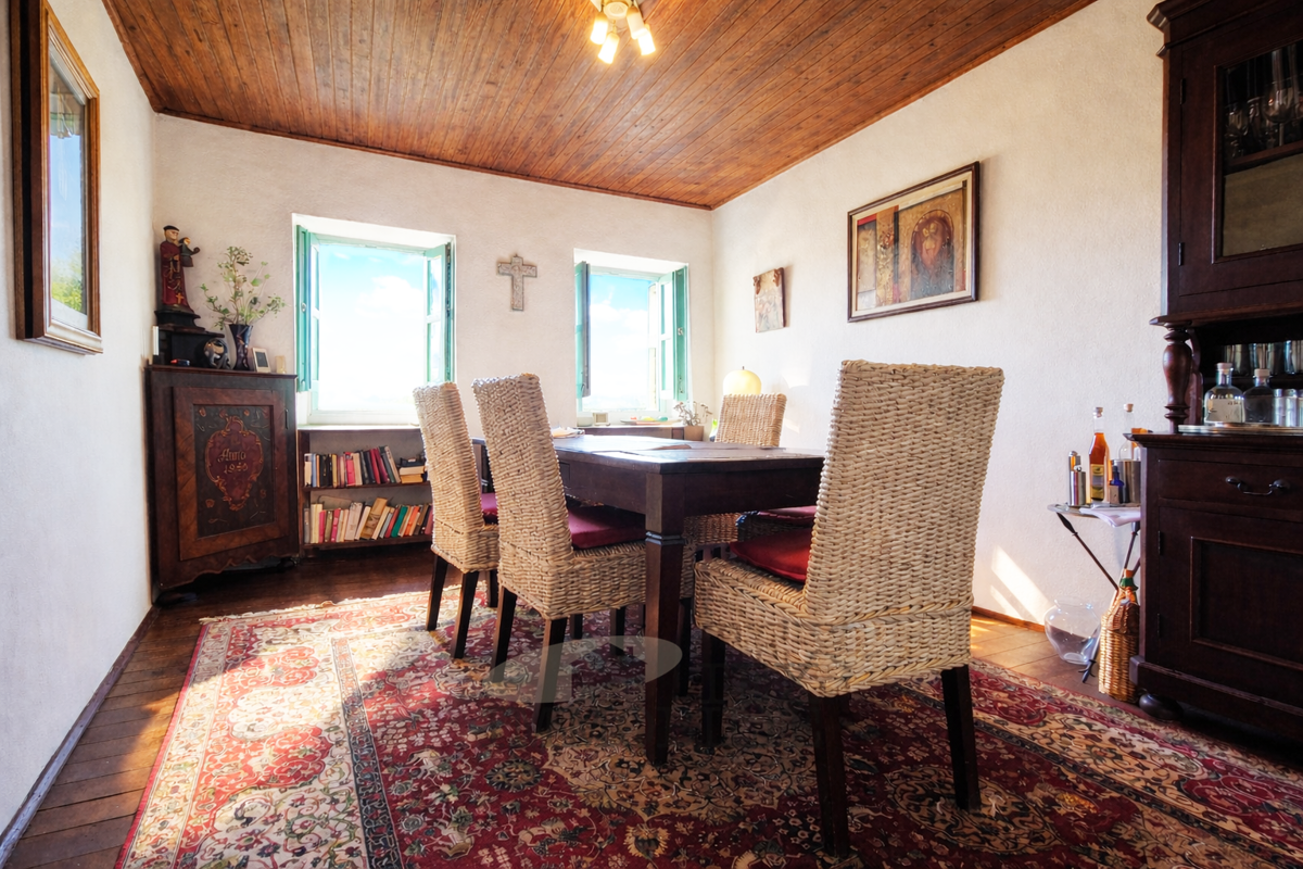 Motovun – Čudovita Kamnita Hiša s Teraso in Panoramskim Razgledom