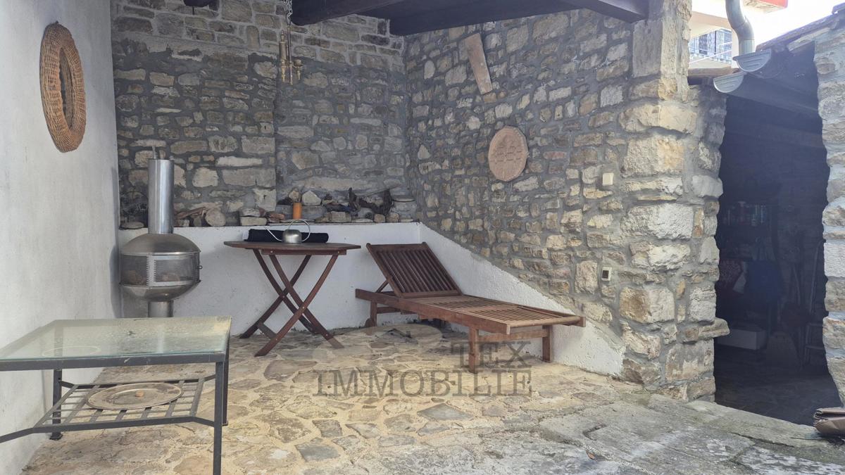 Motovun – Čudovita Kamnita Hiša s Teraso in Panoramskim Razgledom