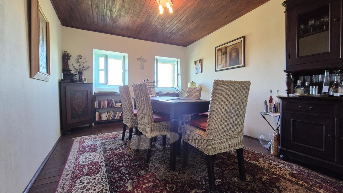 Motovun – Čudovita Kamnita Hiša s Teraso in Panoramskim Razgledom
