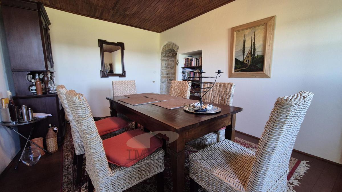 Motovun – Čudovita Kamnita Hiša s Teraso in Panoramskim Razgledom