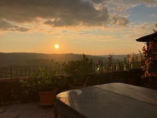 Motovun – Čudovita Kamnita Hiša s Teraso in Panoramskim Razgledom