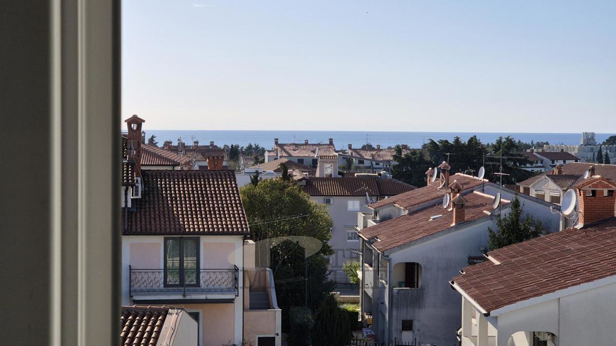 Ekskluzivna ponudba agencije – Sodobno stanovanje z razgledom na morje, Poreč, 800 m od plaže