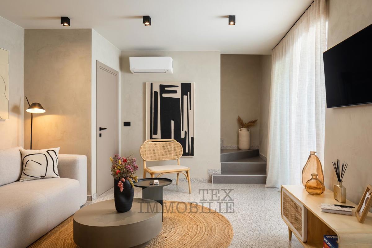 V mirnem kraju blizu Vižinade se prodaja lepa obnovljena kamnita hiša z bazenom