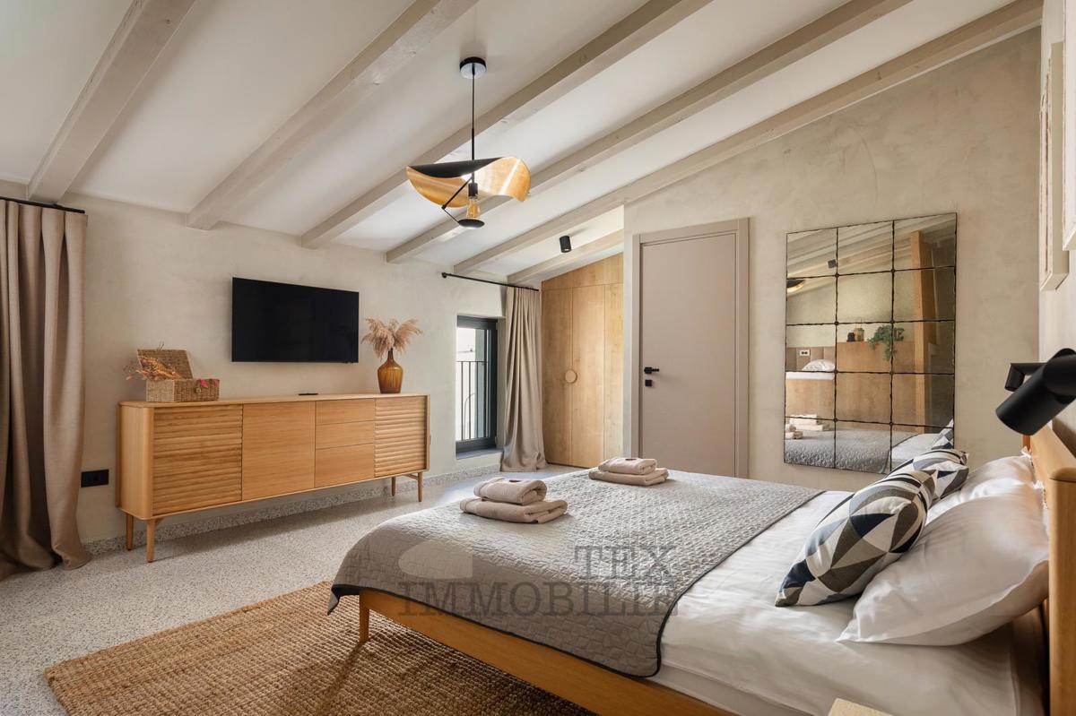 V mirnem kraju blizu Vižinade se prodaja lepa obnovljena kamnita hiša z bazenom