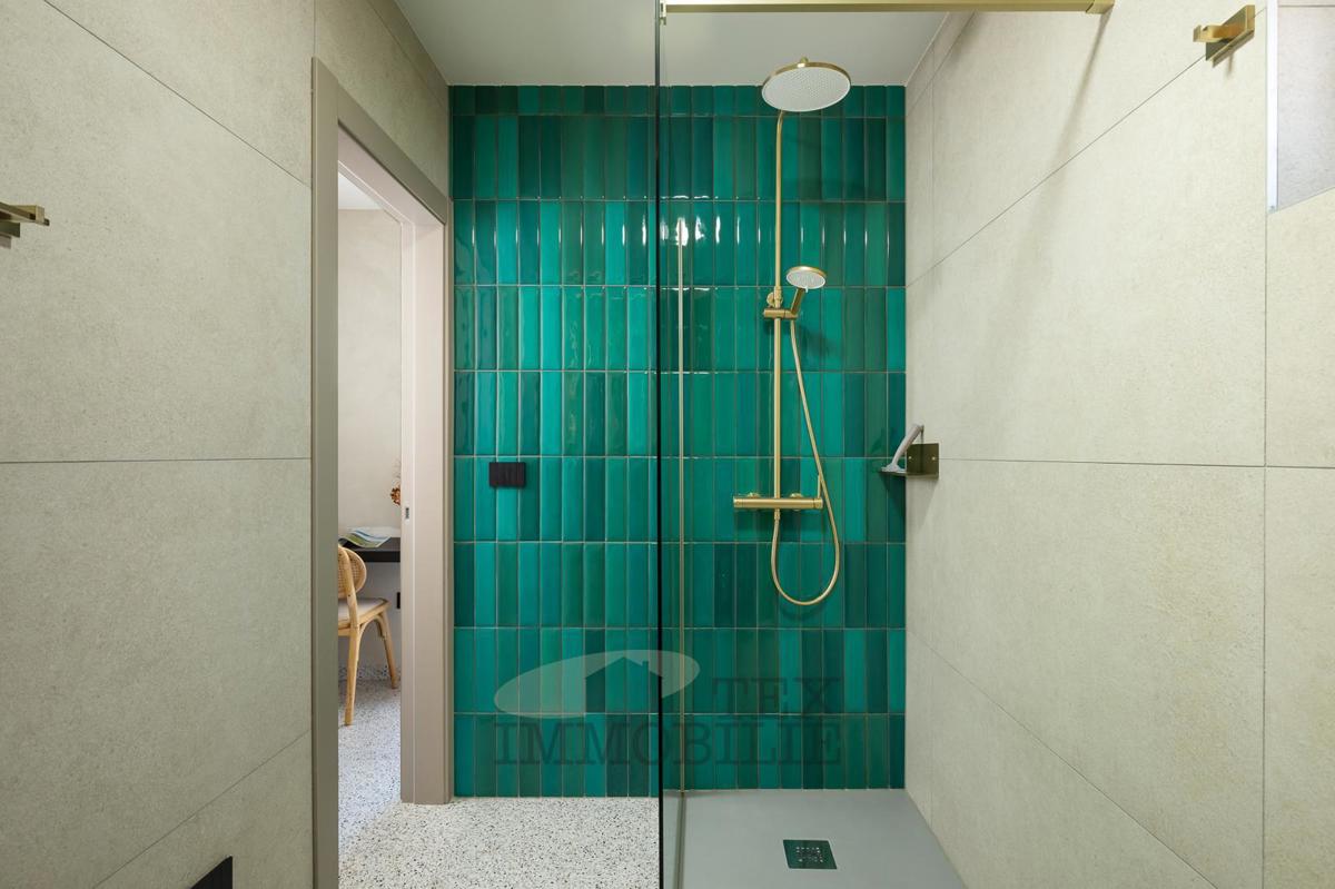 V mirnem kraju blizu Vižinade se prodaja lepa obnovljena kamnita hiša z bazenom