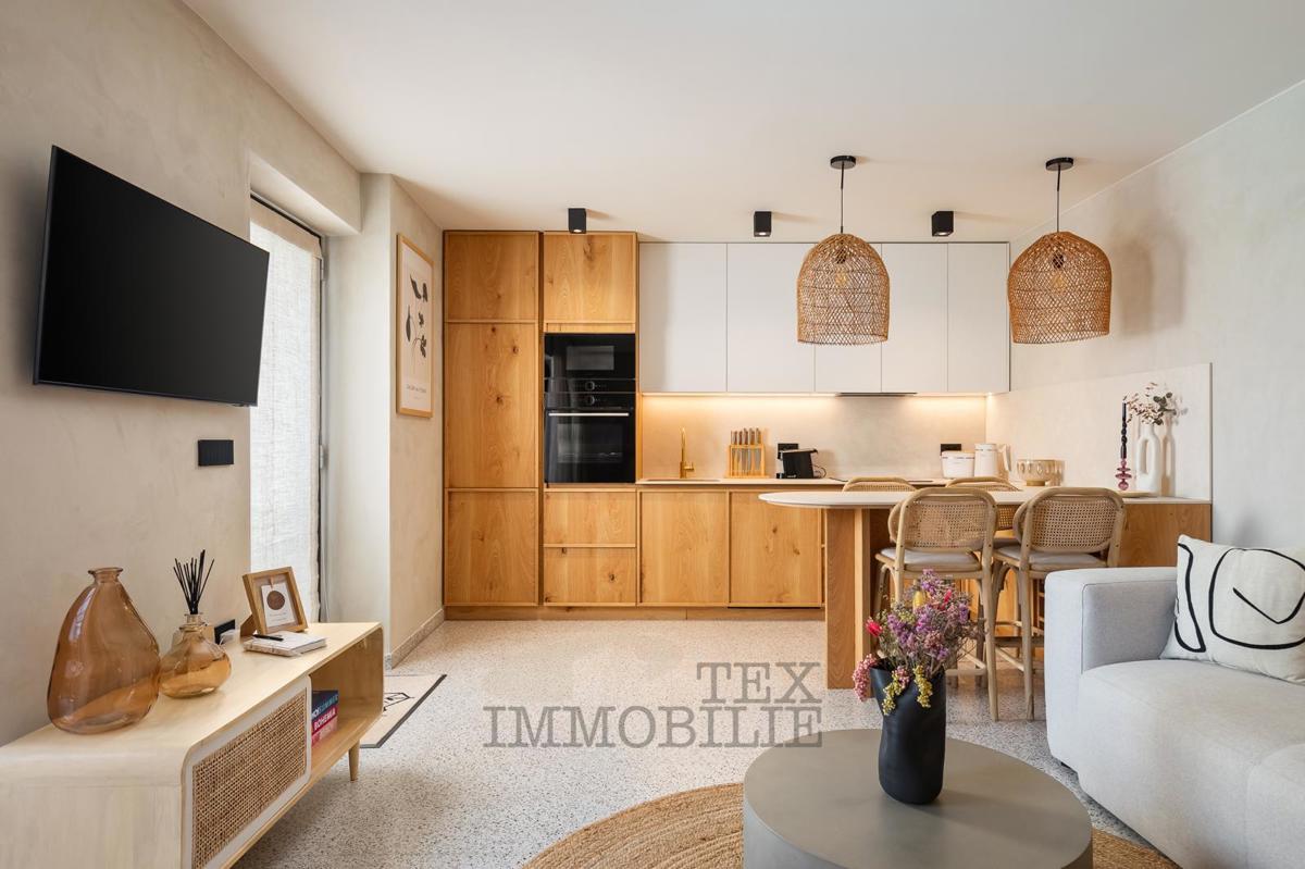 V mirnem kraju blizu Vižinade se prodaja lepa obnovljena kamnita hiša z bazenom