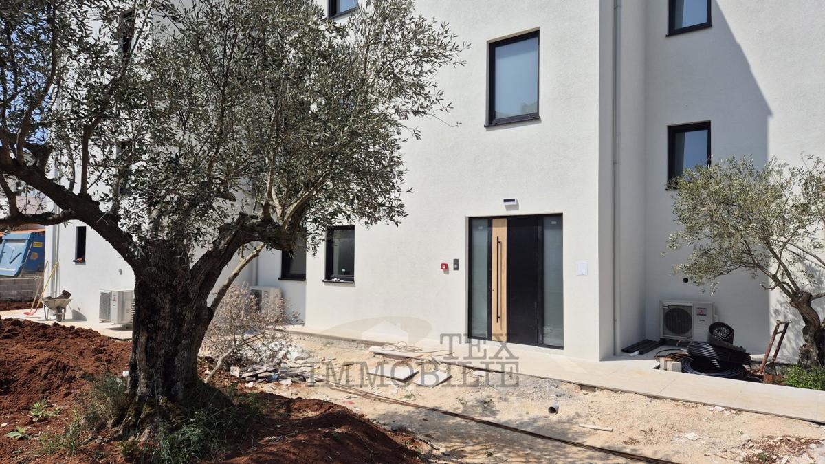 Poreč, stanovanje s tremi spalnicami in vrtom