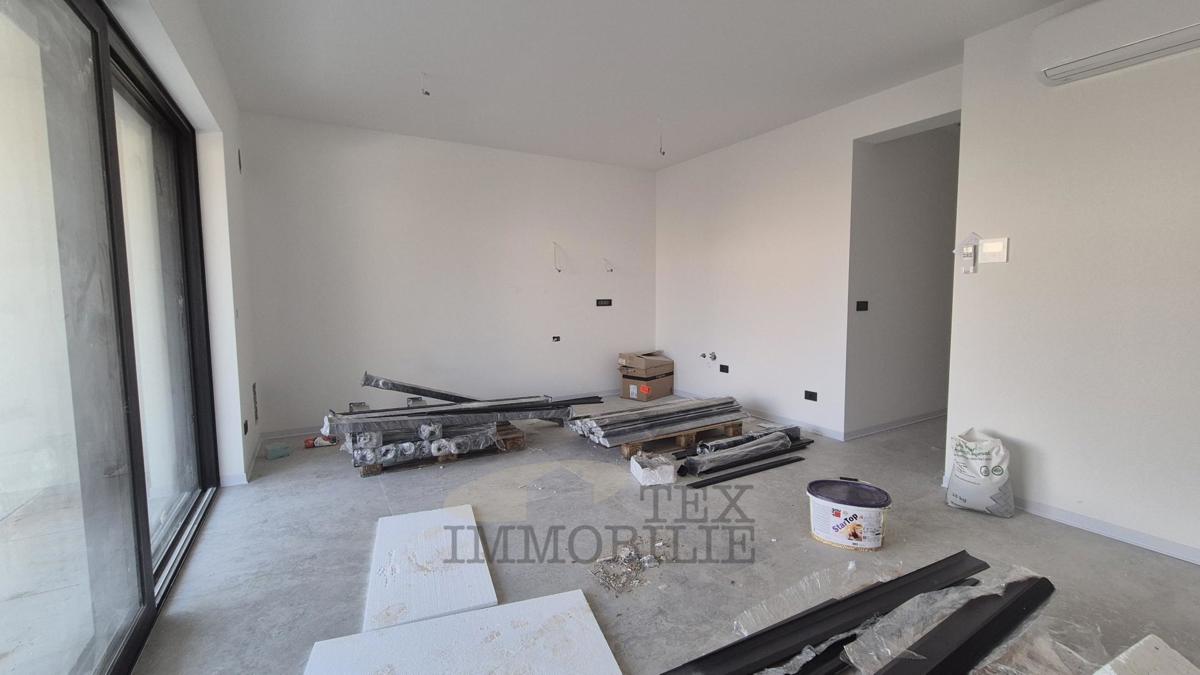 Poreč, stanovanje s tremi spalnicami in vrtom