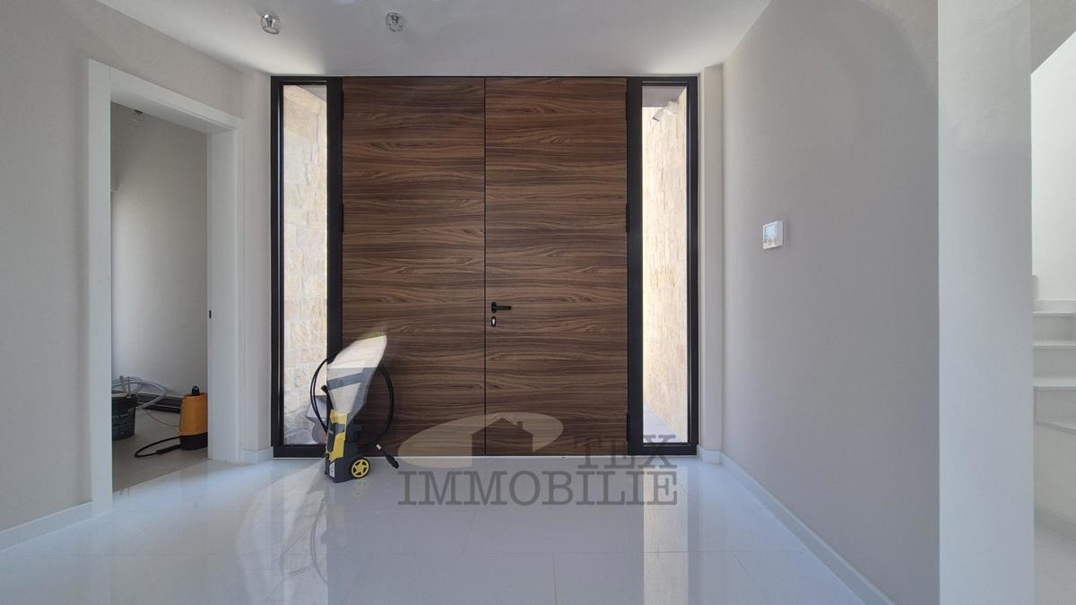 Luksuzna moderna vila z bazenom v Poreču, 4 km od morja