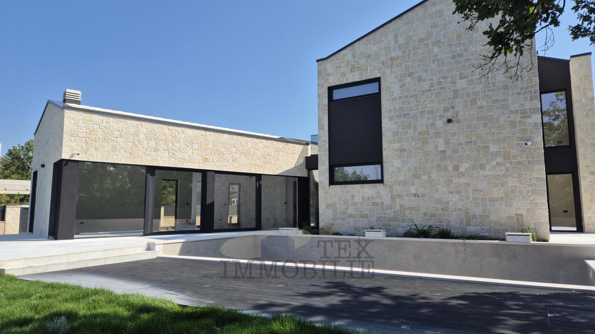 Luksuzna moderna vila z bazenom v Poreču, 4 km od morja