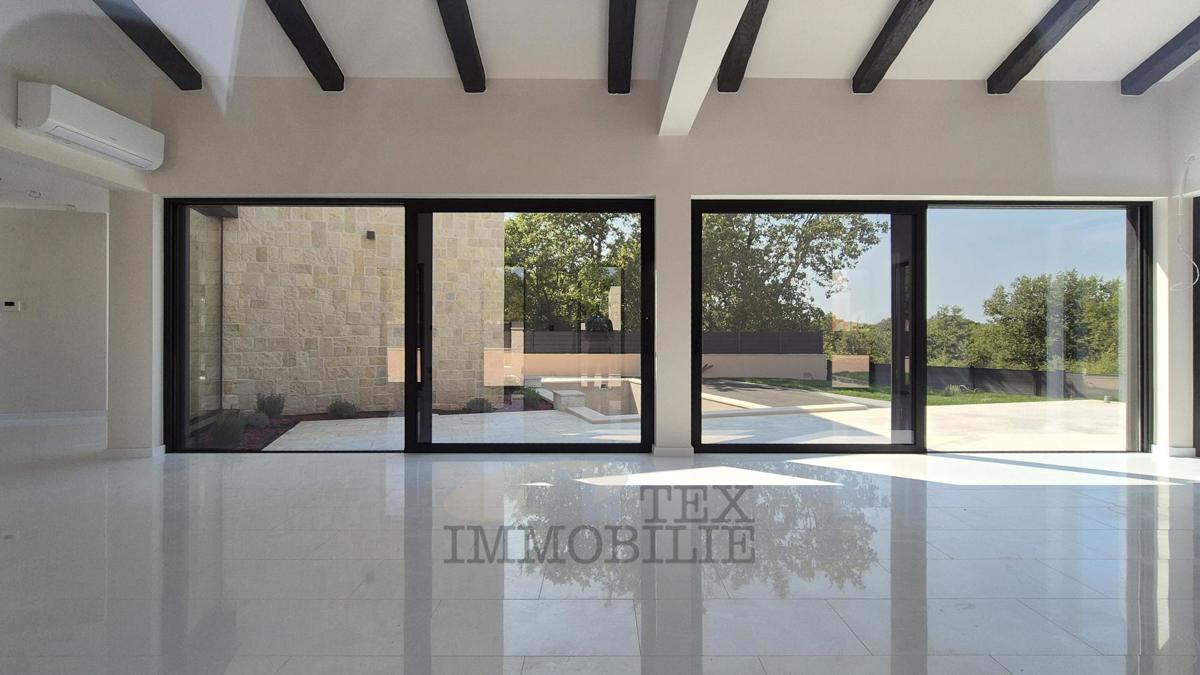 Luksuzna moderna vila z bazenom v Poreču, 4 km od morja