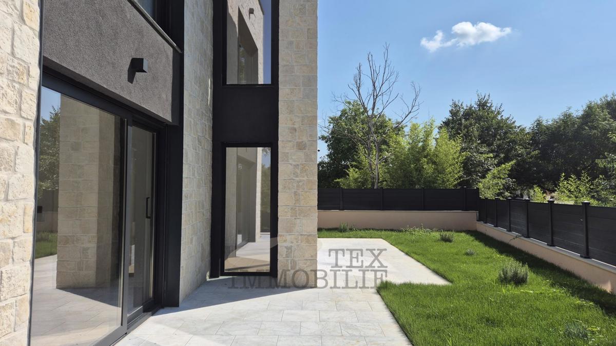 Luksuzna moderna vila z bazenom v Poreču, 4 km od morja