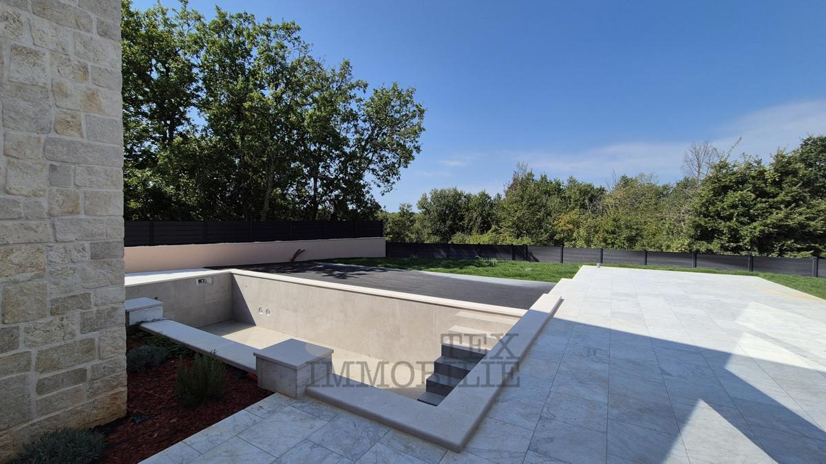 Luksuzna moderna vila z bazenom v Poreču, 4 km od morja