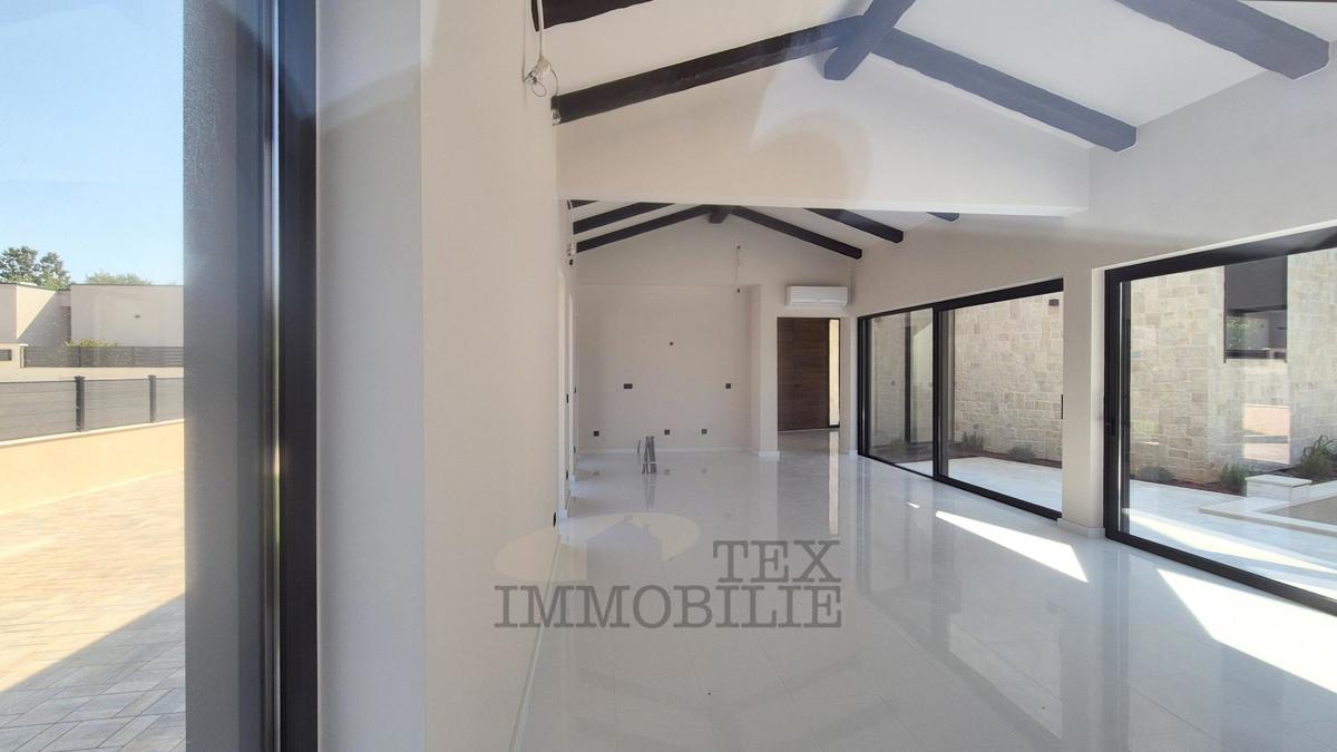 Luksuzna moderna vila z bazenom v Poreču, 4 km od morja