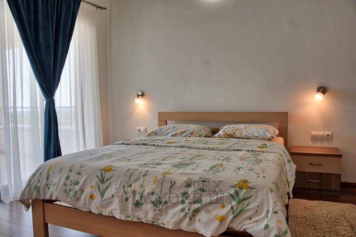 Samostojna vila z bazenom in pogledom na morje