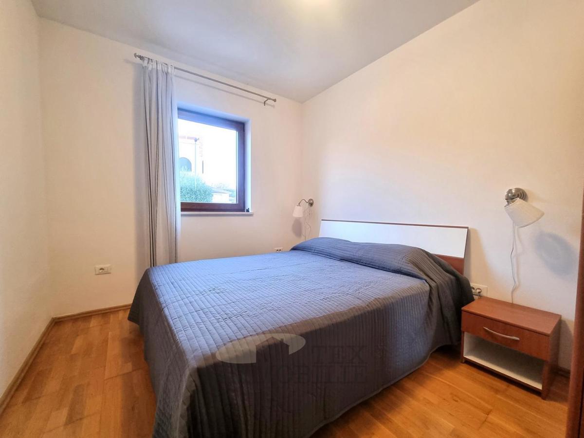 NOVIGRAD! Stanovanje v pritličju z 1 spalnico – idealno za počitnice ali stalno bivanje!