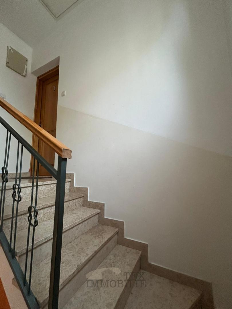 STANOVANJSKO-POSLOVNA STAVBA V SRCU STARODOBNEGA JEDRA VRSARJA