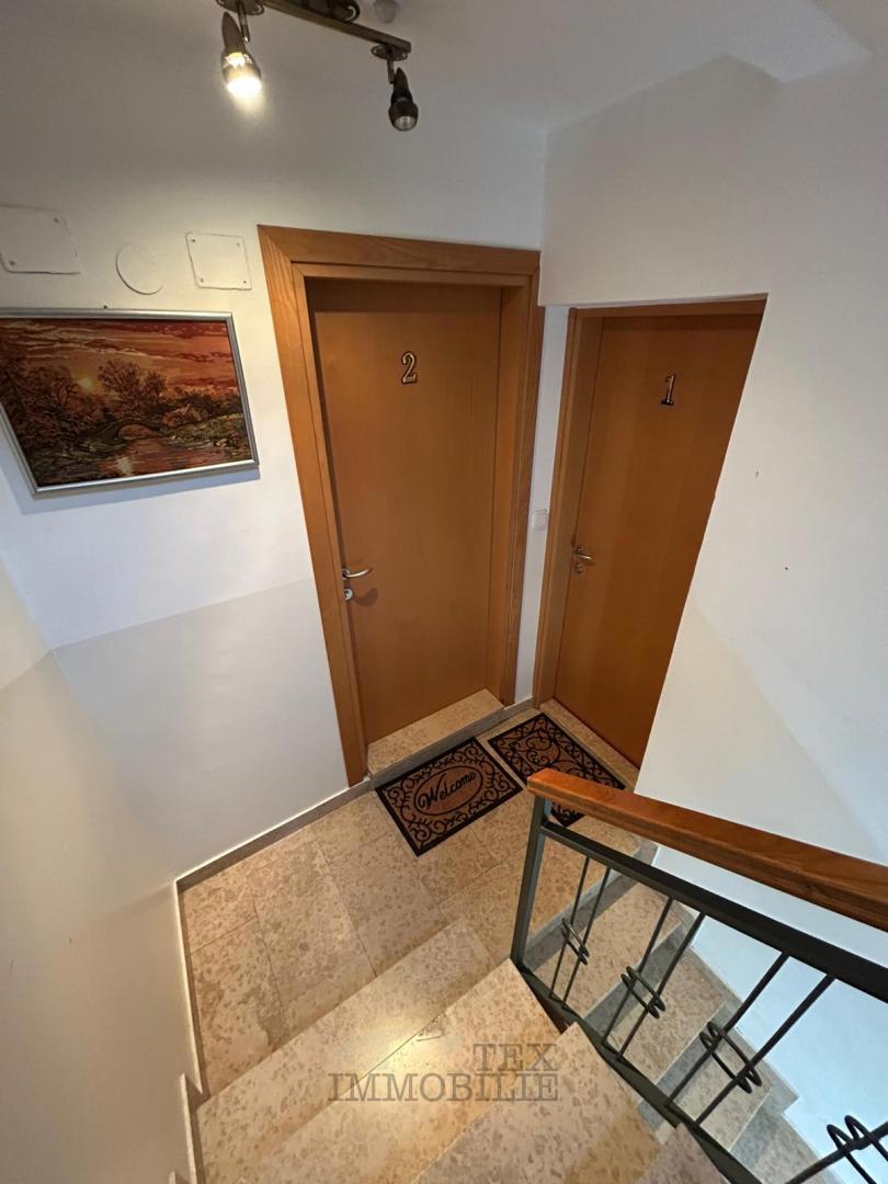 STANOVANJSKO-POSLOVNA STAVBA V SRCU STARODOBNEGA JEDRA VRSARJA