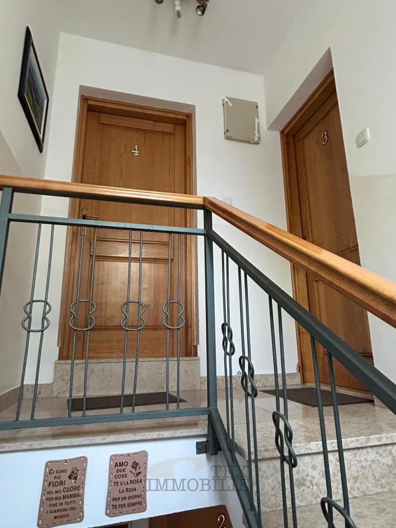 STANOVANJSKO-POSLOVNA STAVBA V SRCU STARODOBNEGA JEDRA VRSARJA