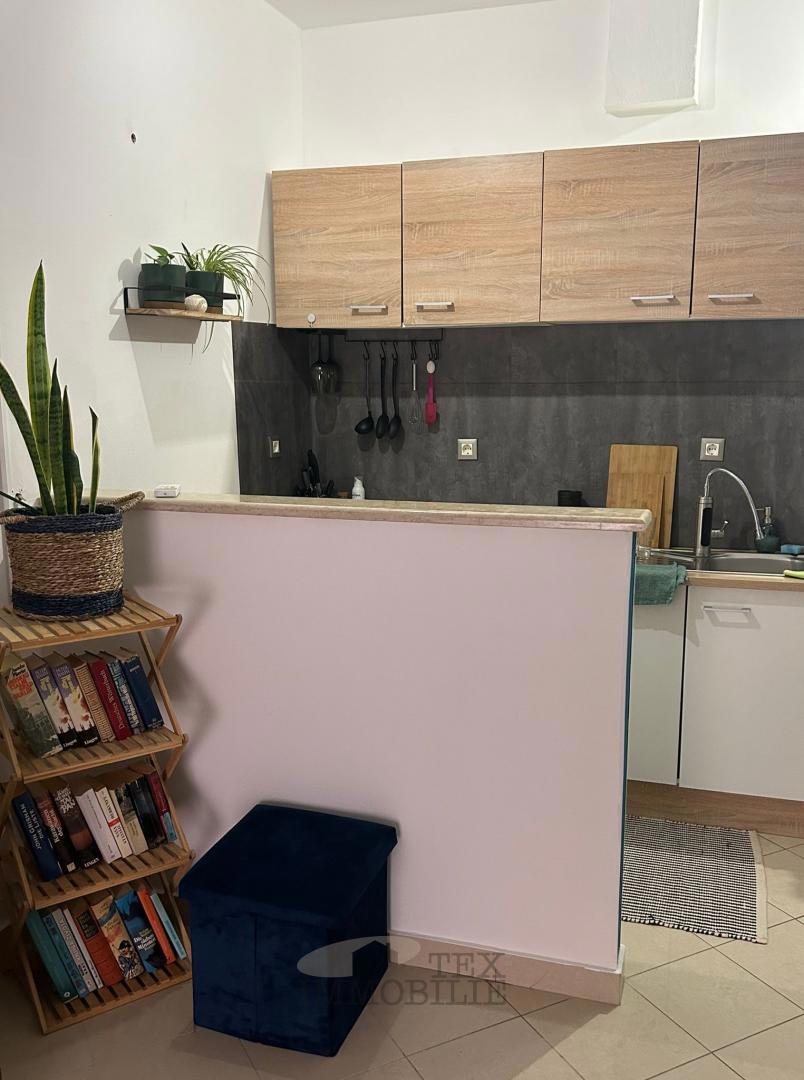 STANOVANJSKO-POSLOVNA STAVBA V SRCU STARODOBNEGA JEDRA VRSARJA