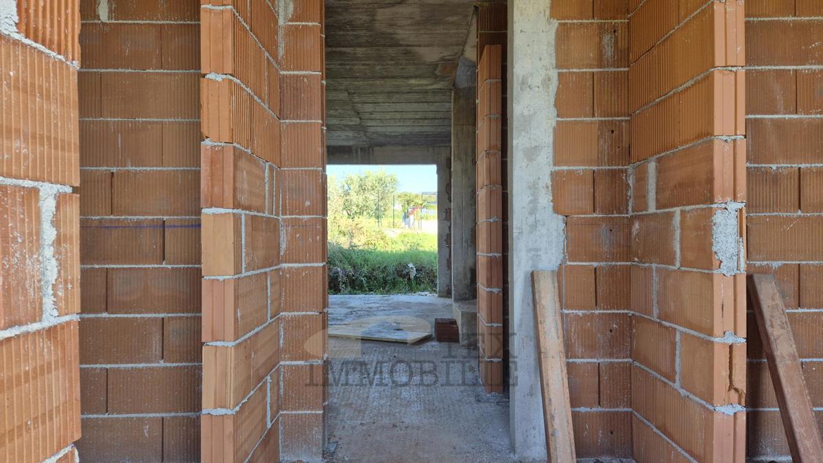 Hiše v fazi surove gradnje v ekskluzivnem stanovanjskem projektu
