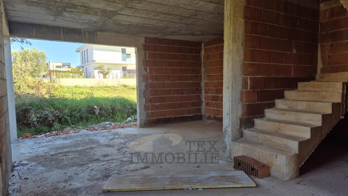 Hiše v fazi surove gradnje v ekskluzivnem stanovanjskem projektu