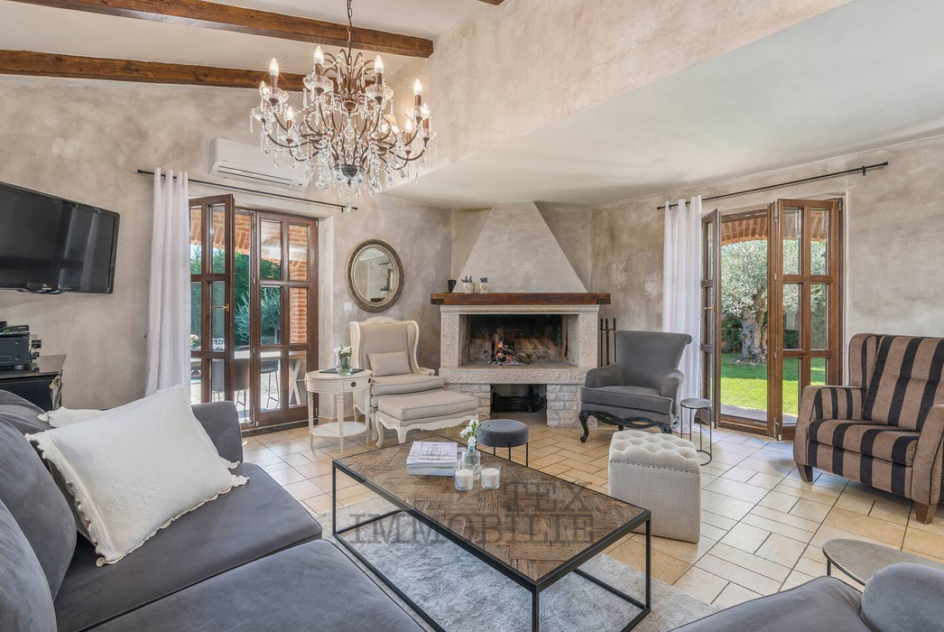 Kamena vila z bazenom v mirnem okolju – okolica Poreča