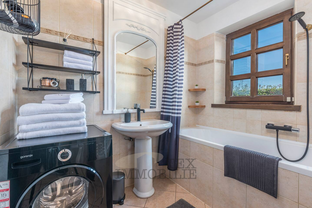 Kamena vila z bazenom v mirnem okolju – okolica Poreča