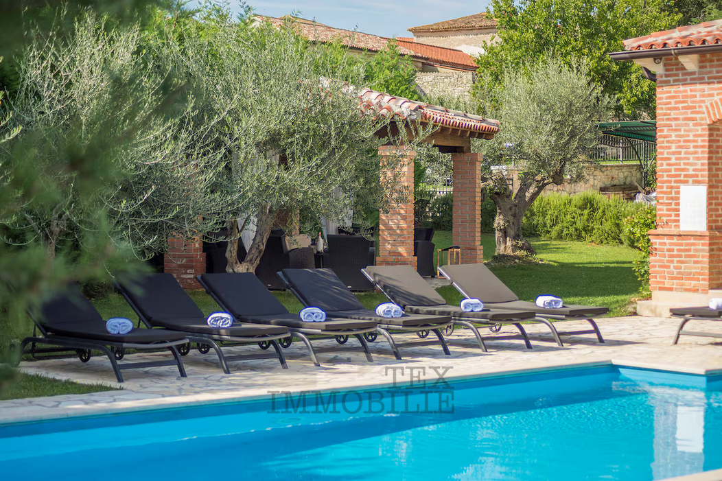 Kamena vila z bazenom v mirnem okolju – okolica Poreča